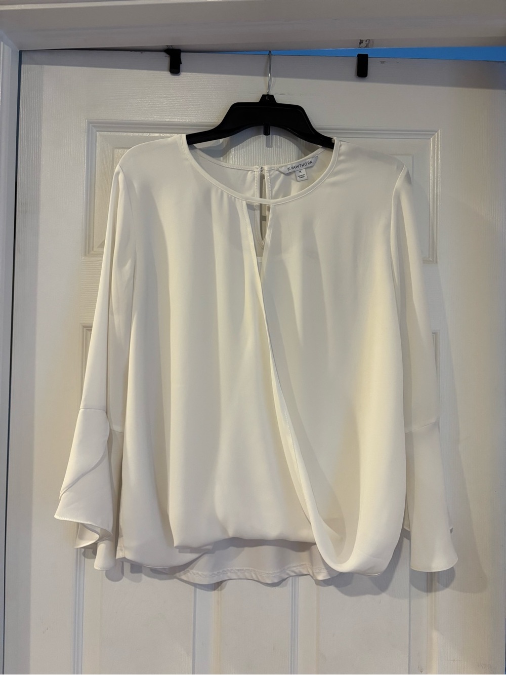 41 hawthorn Women's Cream Draped Long-Sleeve Blouse